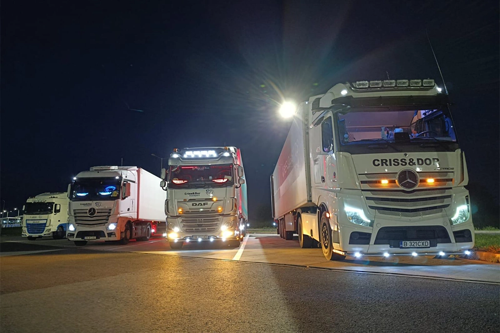 o mica parte din flota de camioane Criss Dor